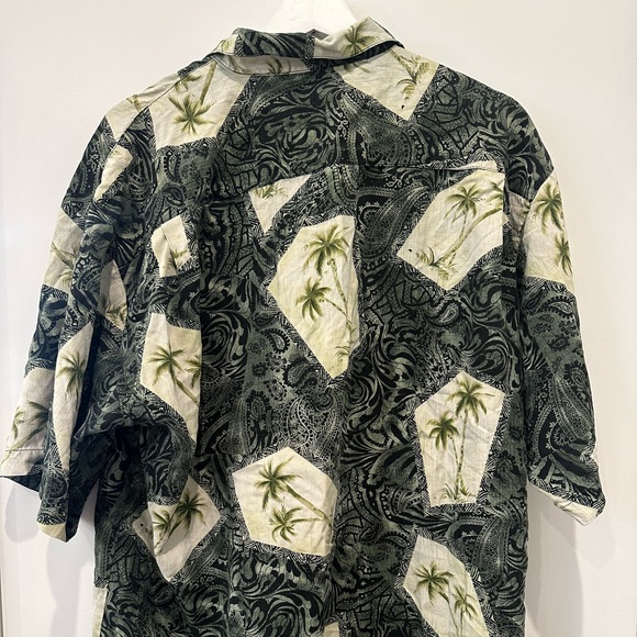 100% Silk Vintage Tommy Bahama button down - Picture 3 of 4